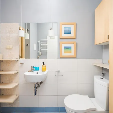 With Friends In By Bookinghost דירה ורשה