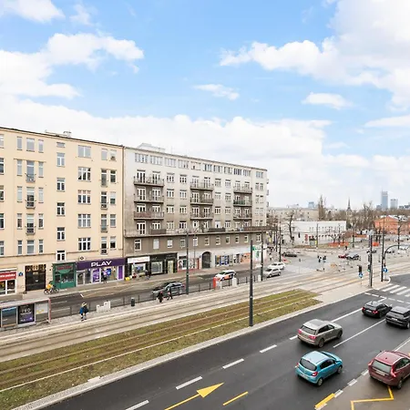 דירה With Friends In By Bookinghost