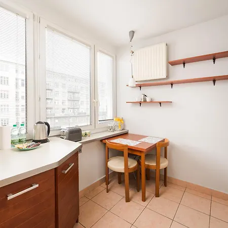 With Friends In By Bookinghost דירה ורשה