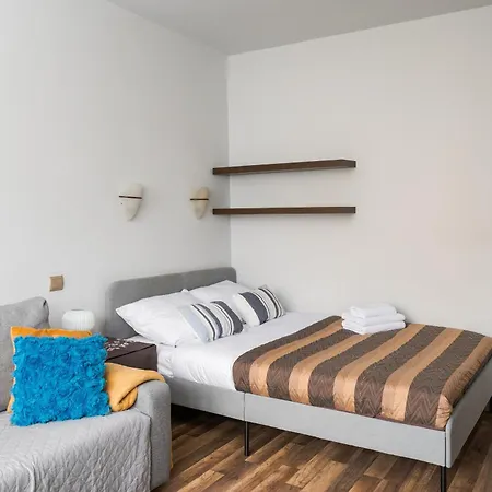 With Friends In By Bookinghost דירה *