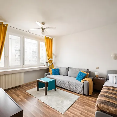 With Friends In By Bookinghost Appartement